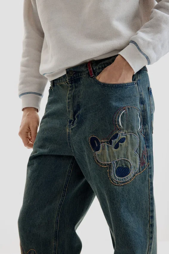 Jeans mit Disney™-Aufnähern Jeans mit Disney™-Aufnähern