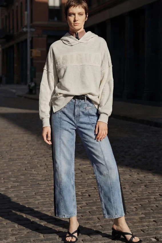 Jeanshose aus zwei Materialien Jeanshose aus zwei Materialien