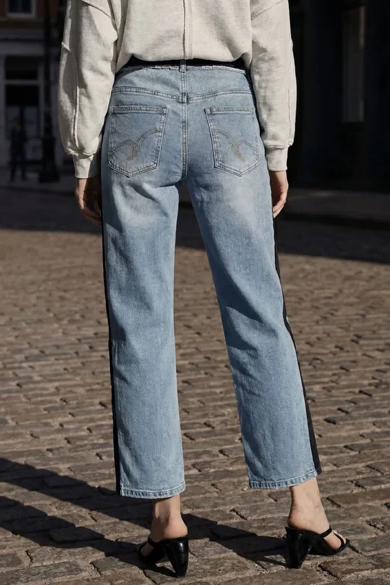 Jeanshose aus zwei Materialien Jeanshose aus zwei Materialien