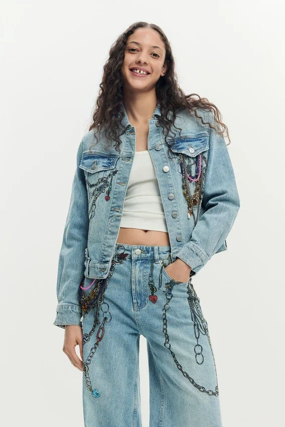 Jeanshose mit Ketten Jeanshose mit Ketten