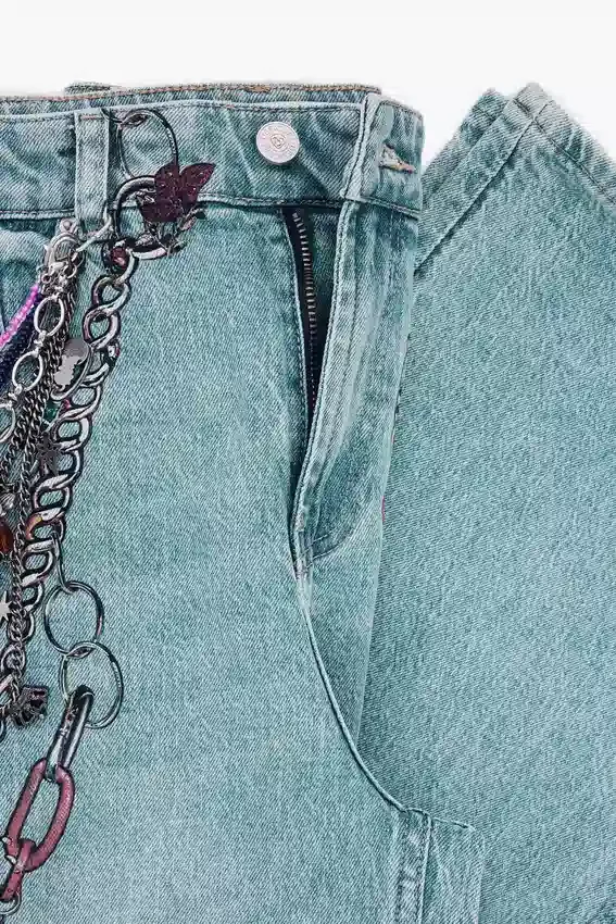 Jeanshose mit Ketten Jeanshose mit Ketten