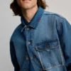 Jeansjacke mit Aufnähern Jeansjacke mit Aufnähern