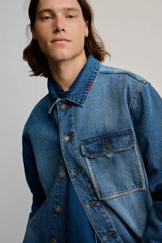 Jeansjacke mit Aufnähern Jeansjacke mit Aufnähern