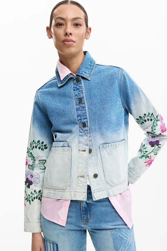 Jeansjacke mit Blumen Jeansjacke mit Blumen