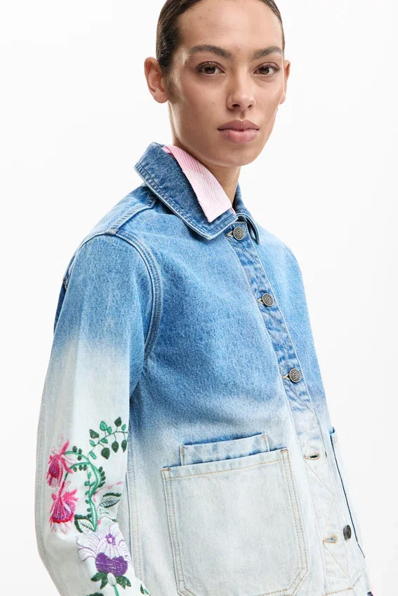 Jeansjacke mit Blumen Jeansjacke mit Blumen