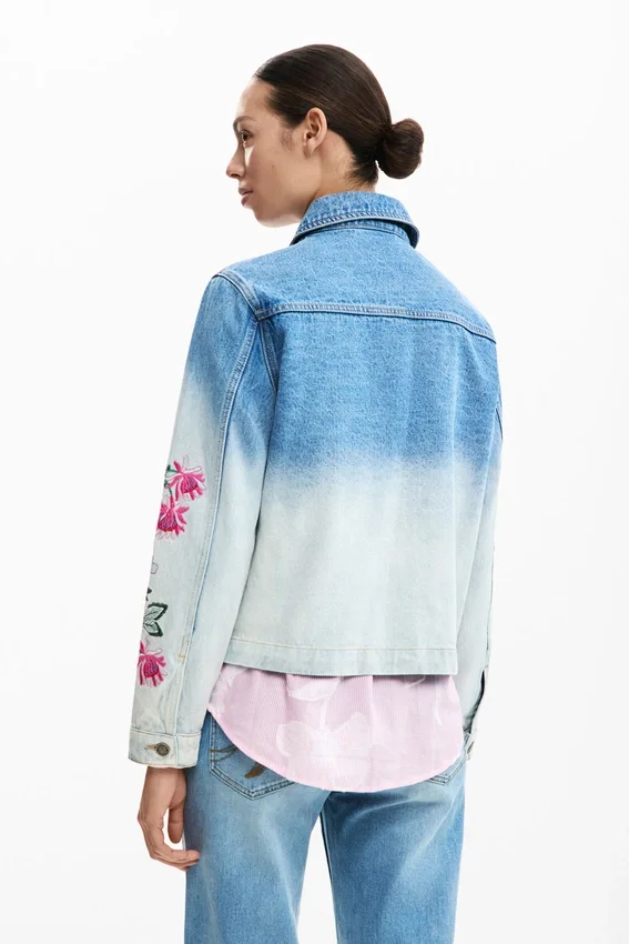 Jeansjacke mit Blumen Jeansjacke mit Blumen