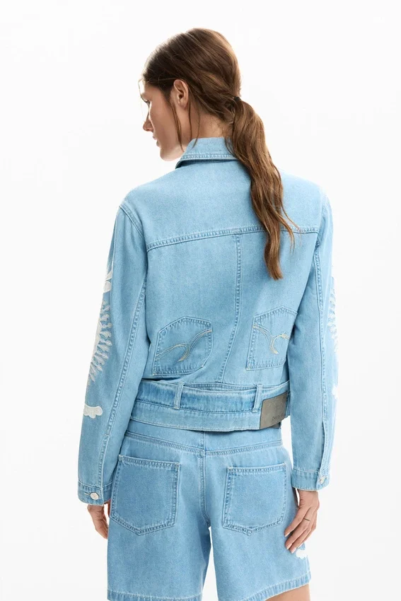 Jeansjacke mit Stickerei Jeansjacke mit Stickerei