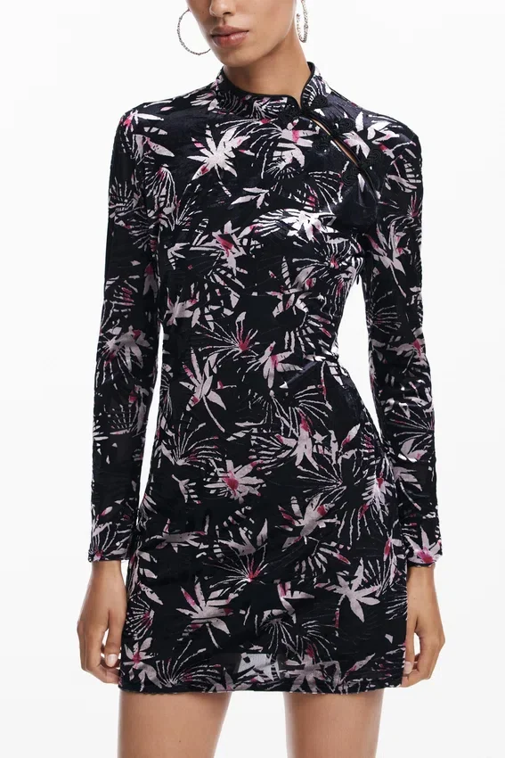 Kimono-Kragen-Kleid mit Blattmuster Kimono-Kragen-Kleid mit Blattmuster