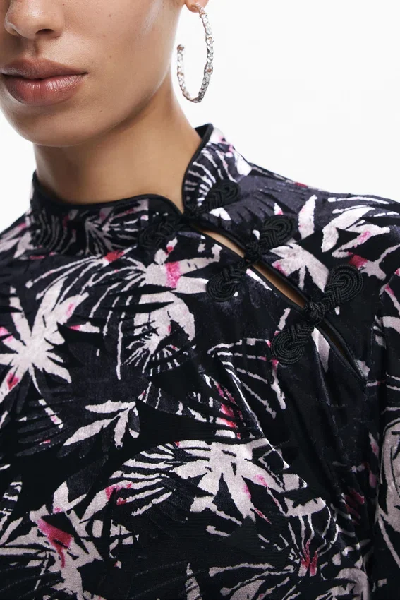 Kimono-Kragen-Kleid mit Blattmuster Kimono-Kragen-Kleid mit Blattmuster