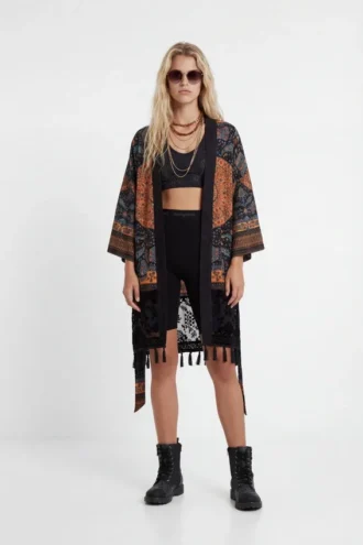 Kimono mit ethnischen Quasten Kimono mit ethnischen Quasten