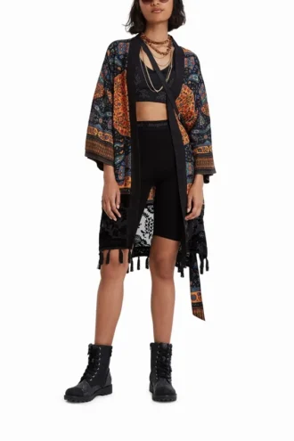 Kimono mit ethnischen Quasten Kimono mit ethnischen Quasten