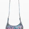 Kleine bedruckte Tasche mit Applikationen Kleine bedruckte Tasche mit Applikationen