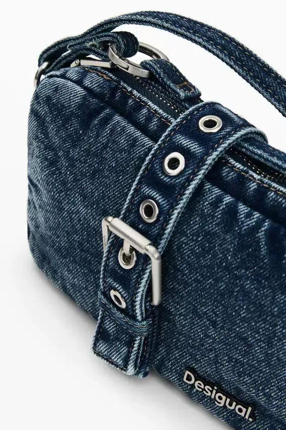 Kleine Denim-Umhängetasche mit Applikationen Kleine Denim-Umhängetasche mit Applikationen