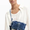 Kleine Denim-Umhängetasche mit Applikationen Kleine Denim-Umhängetasche mit Applikationen