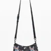 Kleine geflochtene Collage-Tasche Kleine geflochtene Collage-Tasche