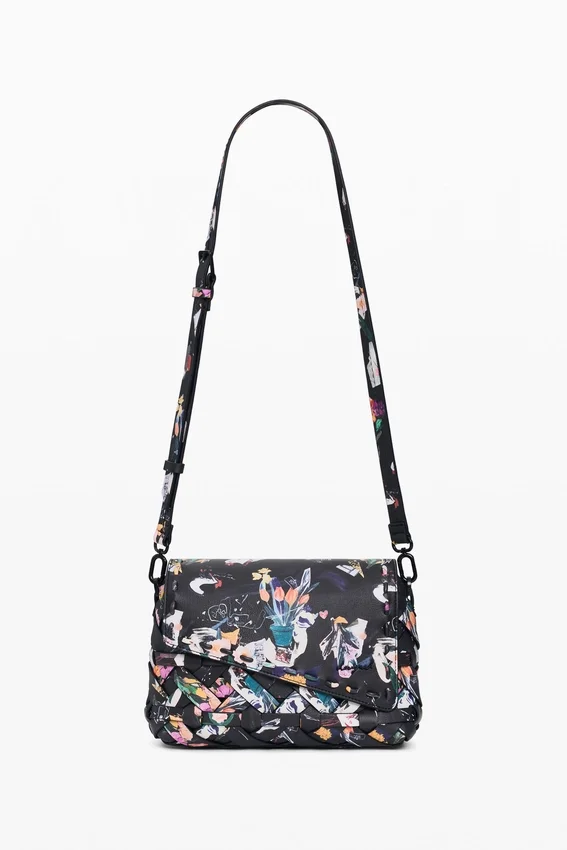 Kleine geflochtene Tasche mit Blumenmuster Kleine geflochtene Tasche mit Blumenmuster