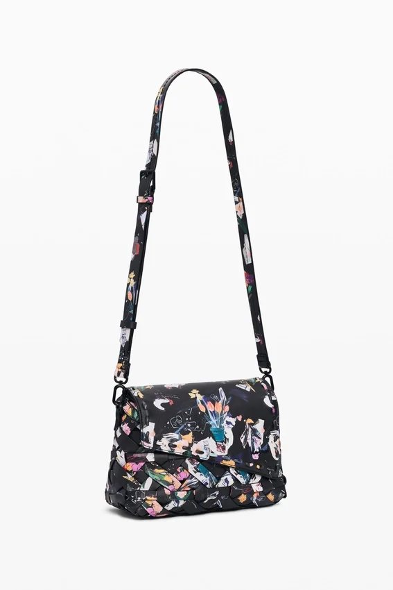 Kleine geflochtene Tasche mit Blumenmuster Kleine geflochtene Tasche mit Blumenmuster