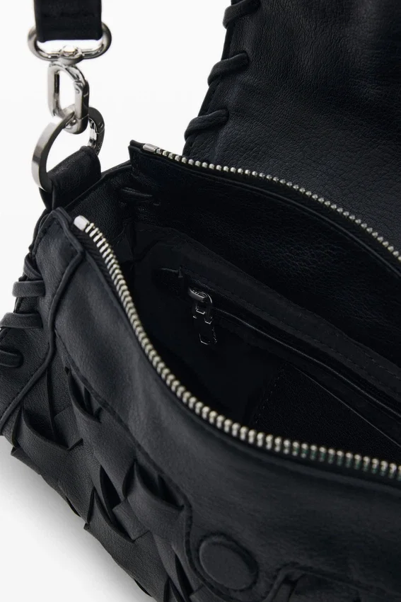 Kleine geflochtete Tasche Kleine geflochtete Tasche