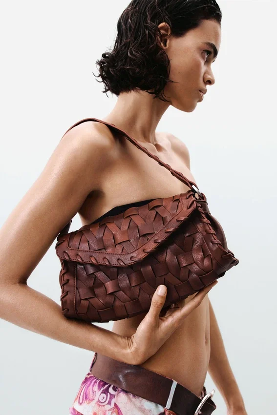 Kleine geflochtete Tasche Kleine geflochtete Tasche