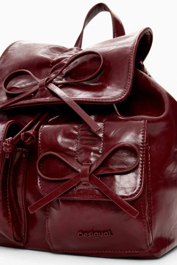 Kleine glänzende Rucksackschleife Kleine glänzende Rucksackschleife