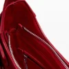 Kleine Tasche mit Blumenapplikation Kleine Tasche mit Blumenapplikation
