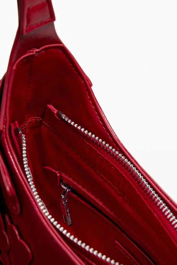 Kleine Tasche mit Blumenapplikation Kleine Tasche mit Blumenapplikation