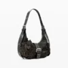 Kleine Tasche mit Blumen-Applikationen Kleine Tasche mit Blumen-Applikationen