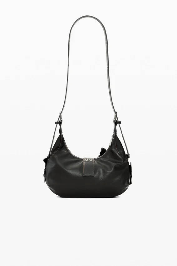 Kleine Tasche mit Blumen-Applikationen Kleine Tasche mit Blumen-Applikationen