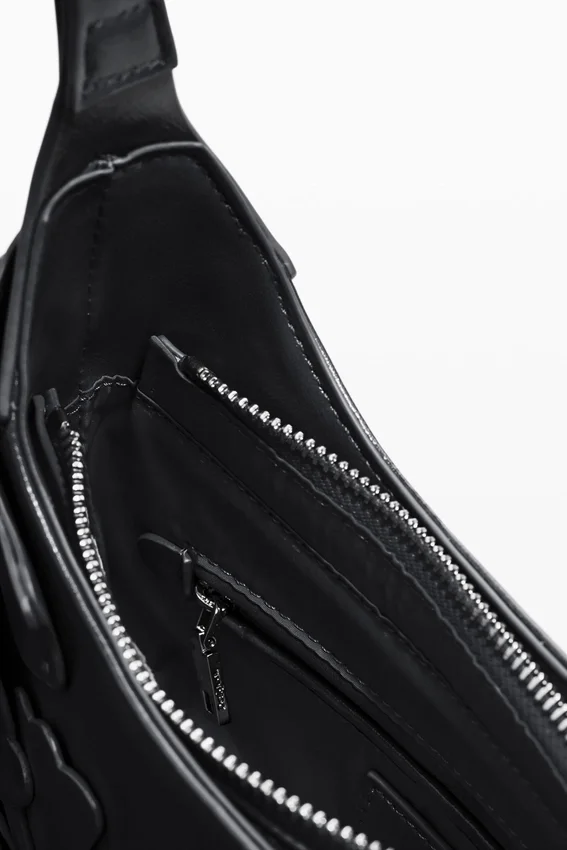 Kleine Tasche mit Blumen-Applikationen Kleine Tasche mit Blumen-Applikationen
