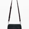 Kleine Tasche mit geprägten Blumen