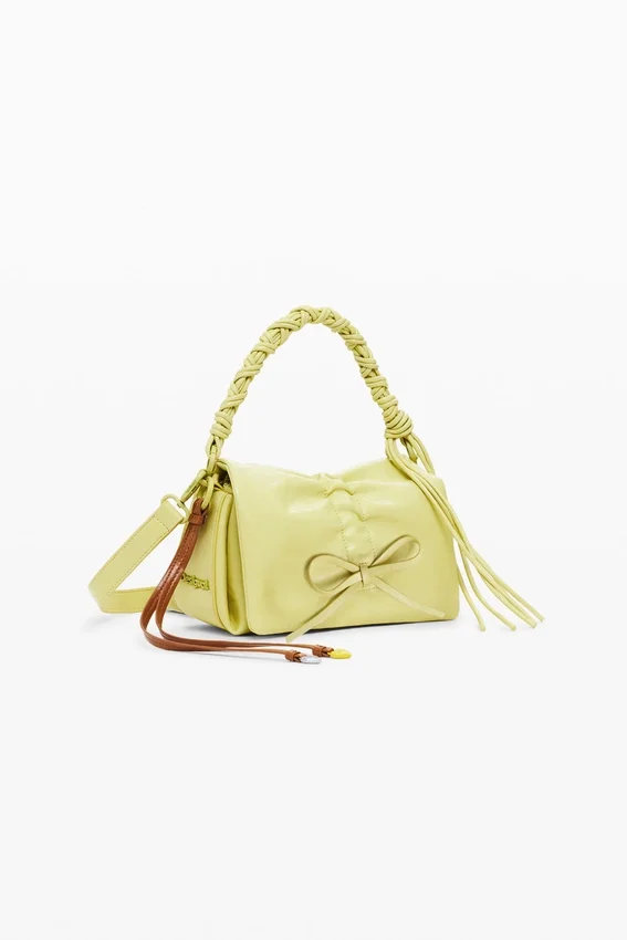 Kleine Tasche mit glänzender Schleife Kleine Tasche mit glänzender Schleife