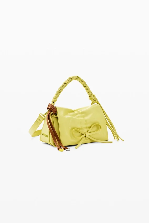 Kleine Tasche mit glänzender Schleife Kleine Tasche mit glänzender Schleife