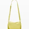 Kleine Tasche mit glänzender Schleife Kleine Tasche mit glänzender Schleife