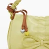 Kleine Tasche mit glänzender Schleife Kleine Tasche mit glänzender Schleife