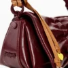 Kleine Tasche mit glänzender Schleife Kleine Tasche mit glänzender Schleife