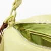 Kleine Tasche mit glänzender Schleife Kleine Tasche mit glänzender Schleife