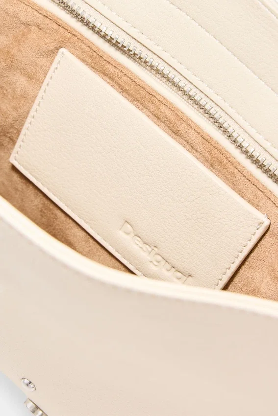 Kleine Tasche mit Nieten Kleine Tasche mit Nieten