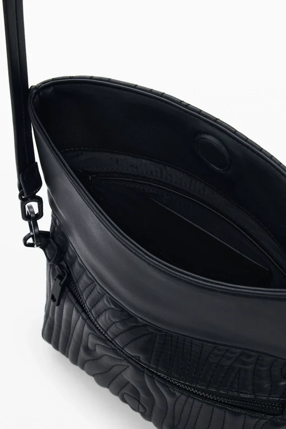 Kleine Tasche mit Prägung Kleine Tasche mit Prägung