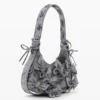 Kleine Tasche mit Schmetterlings-Applikationen