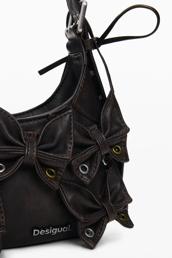Kleine Tasche mit Schmetterlings-Applikationen Kleine Tasche mit Schmetterlings-Applikationen