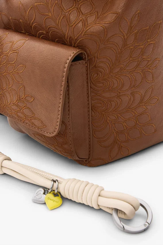 Kleiner bestickter Rucksack Kleiner bestickter Rucksack
