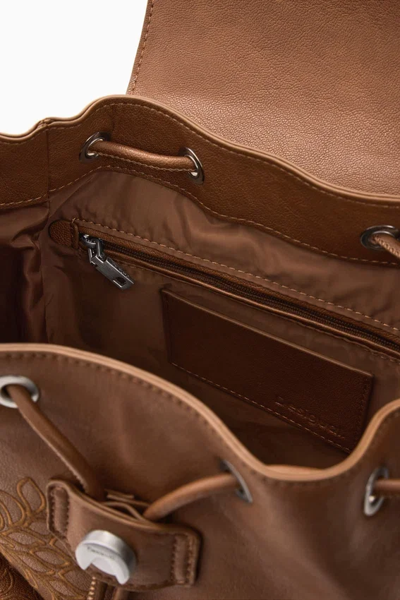 Kleiner bestickter Rucksack Kleiner bestickter Rucksack