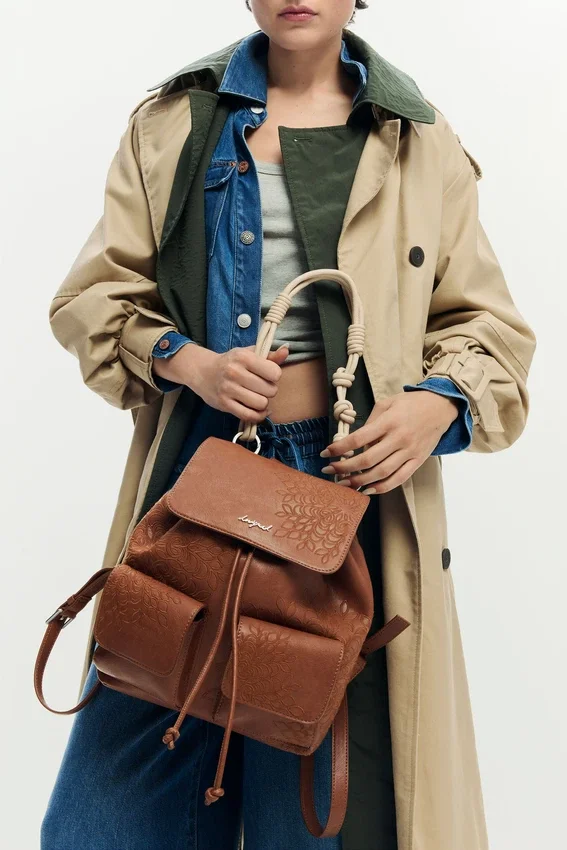 Kleiner bestickter Rucksack Kleiner bestickter Rucksack