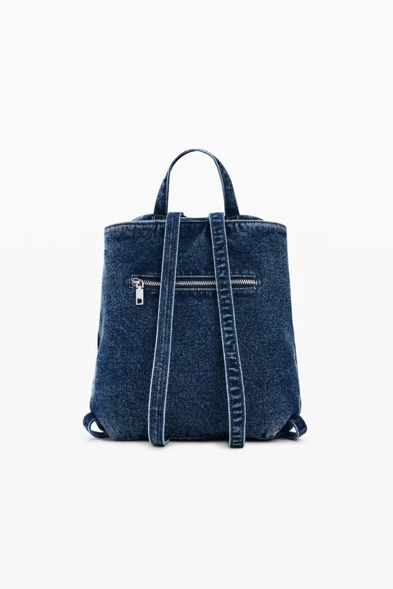 Kleiner Denim-Rucksack mit Blumenmuster Kleiner Denim-Rucksack mit Blumenmuster