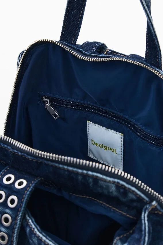 Kleiner Denim-Rucksack mit Blumenmuster Kleiner Denim-Rucksack mit Blumenmuster