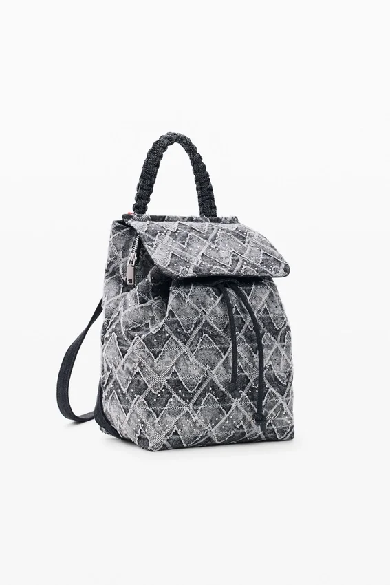 Kleiner Denim-Rucksack mit Zickzackmuster Kleiner Denim-Rucksack mit Zickzackmuster