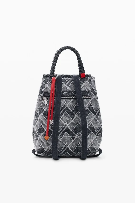 Kleiner Denim-Rucksack mit Zickzackmuster Kleiner Denim-Rucksack mit Zickzackmuster