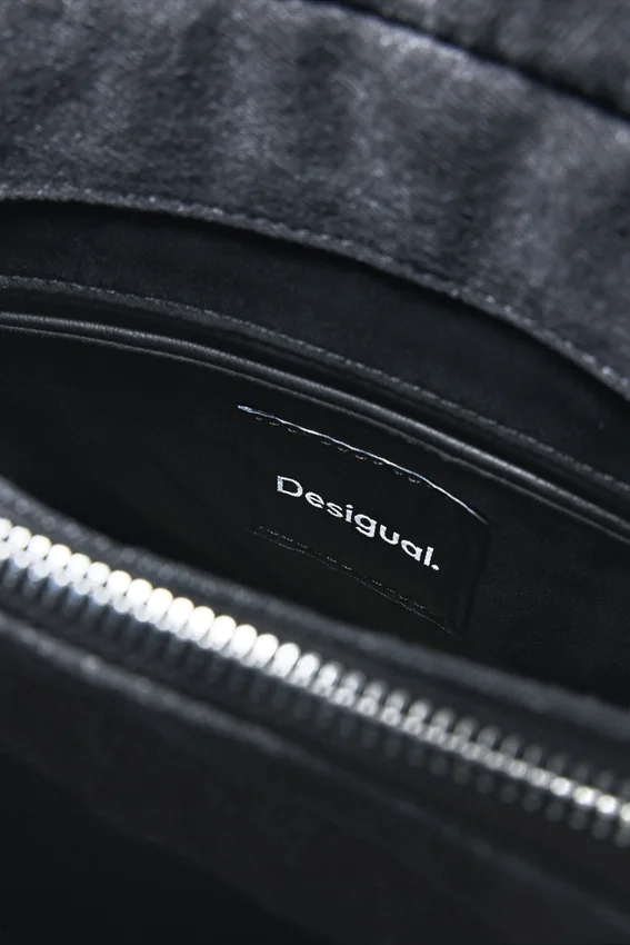 Kleiner Denim-Rucksack mit Zickzackmuster Kleiner Denim-Rucksack mit Zickzackmuster
