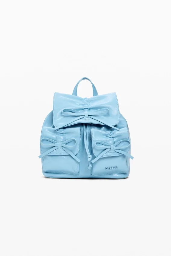 Kleiner glänzender Rucksack mit Schleife Kleiner glänzender Rucksack mit Schleife