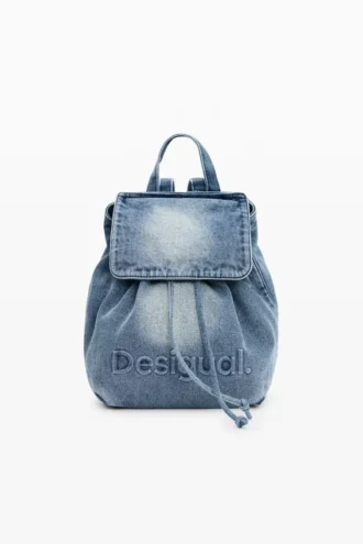 Kleiner Rucksack aus Denim mit Anhängern Kleiner Rucksack aus Denim mit Anhängern
